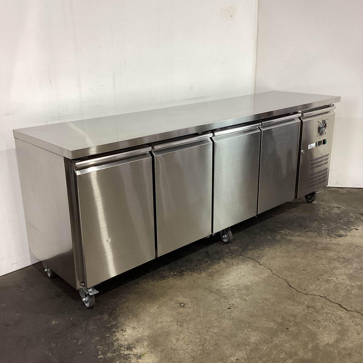 FED-X XUB6C22S4V Undercounter Fridge