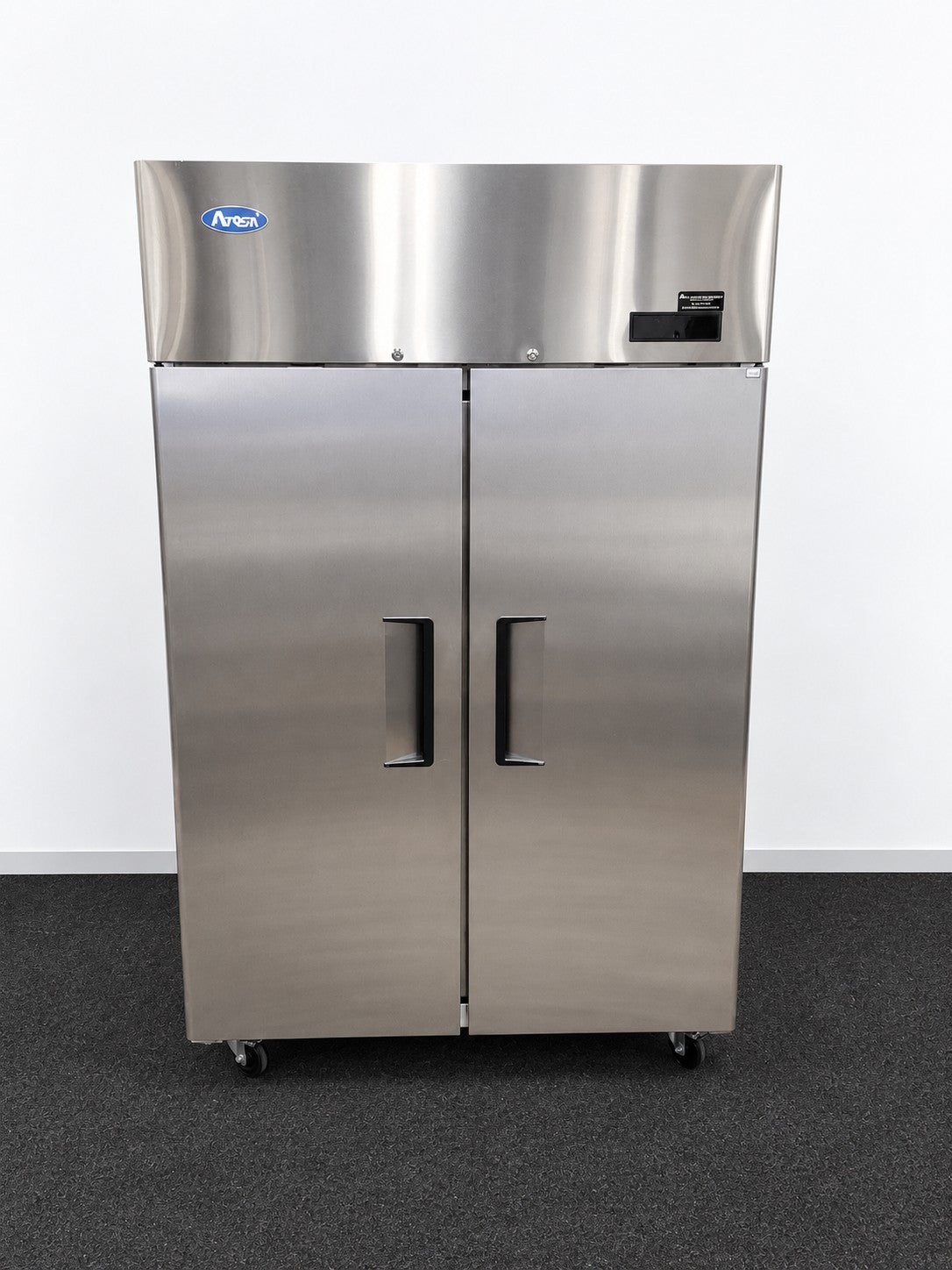 Atosa YBF9219GR Upright Freezer